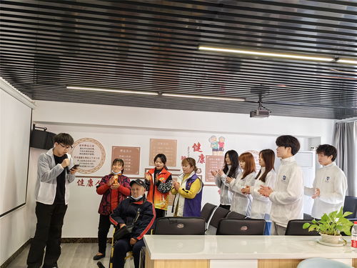 追鋒少年暖社區(qū)，志愿服務(wù)傳溫情——國(guó)際教育學(xué)院開展教育咨詢便民活動(dòng)